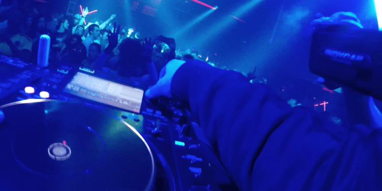 DJ Ell at La3 Valencia, Spain COVER alt